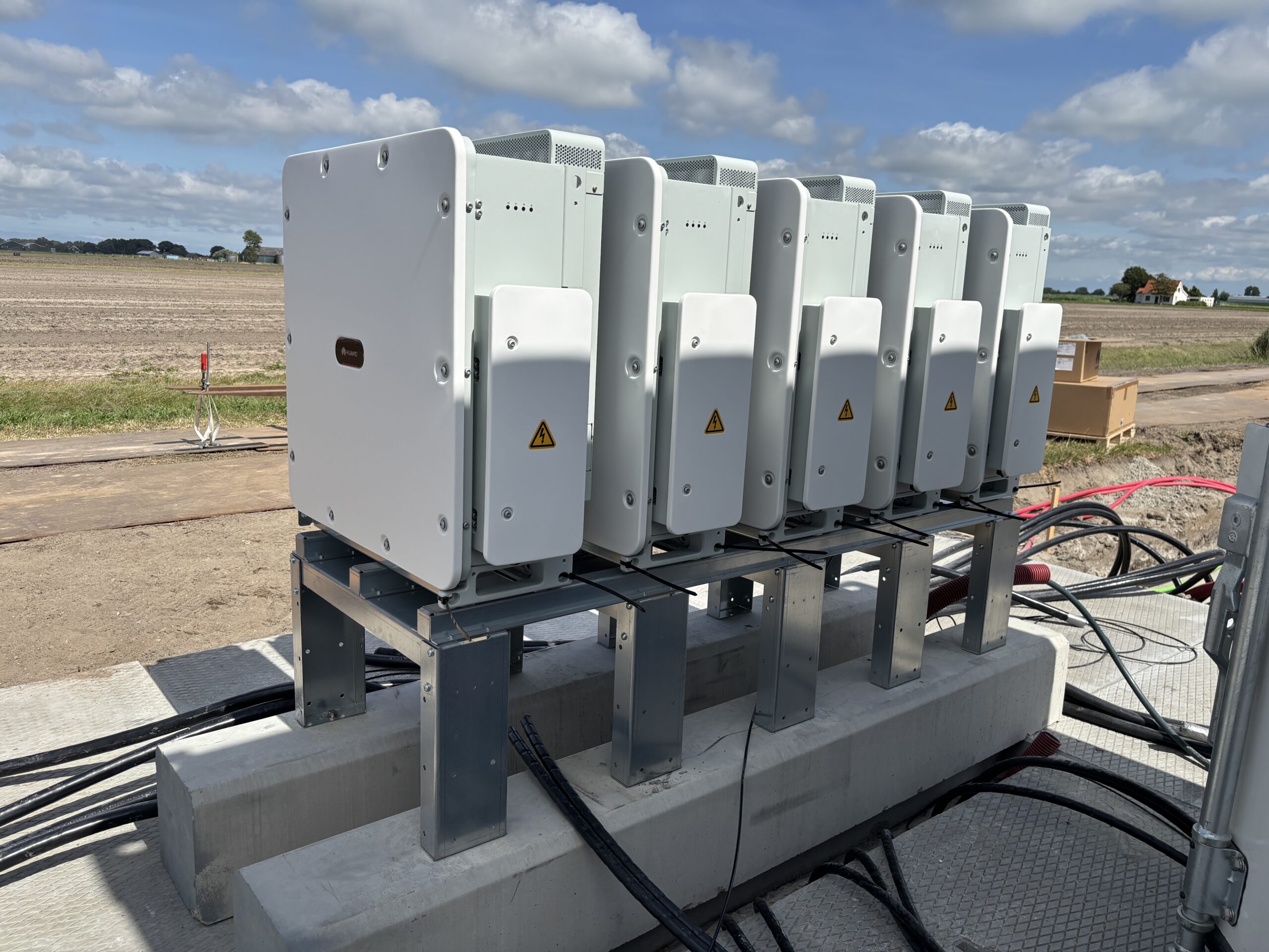 PCS KTL rekken voor 2MW accu container