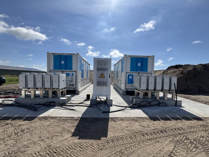 2xPCS KTL rekken voor 2x2MW accu container